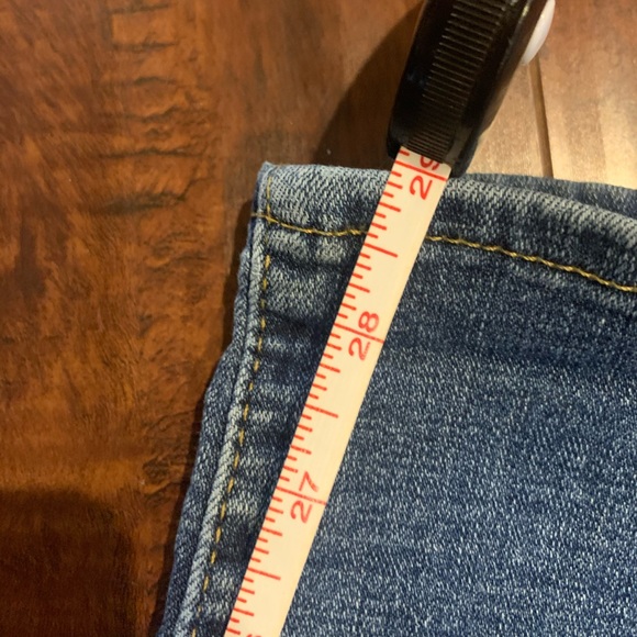 Levi’s 311 Shaping Skinny - Picture 6 of 8